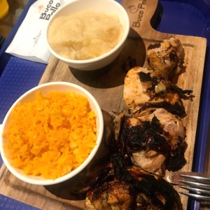 Medio pollo con arroz y yuca 