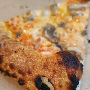 Pizza de queso y Azeitunas Verdes
