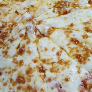 Pizza de queso, delgada