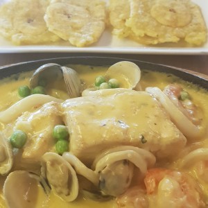 corvina en salsa de mariscos