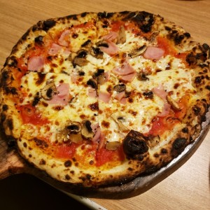 Piezas Tradicionales - Pizza Prosciutto Funghi