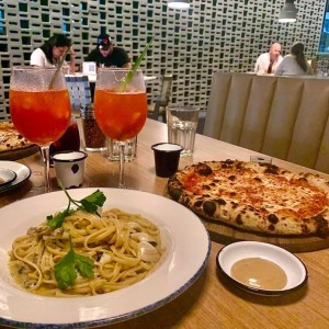 Linguini Vongole y pizza margherita