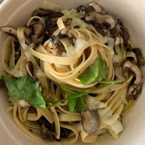 Fetuccini Aglio, Olio,Funghi E Pepperoncino