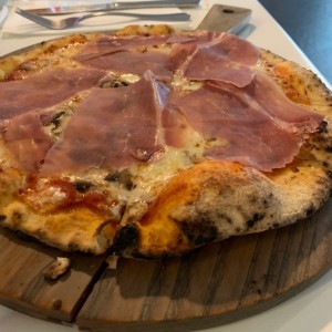 Pizza Margherita extra Jamon y hongos-masa gluten free