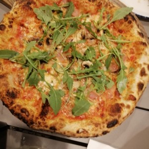 Pizza Prociuto y funghi