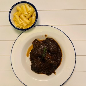 Ossobuco con pasta corta con crema