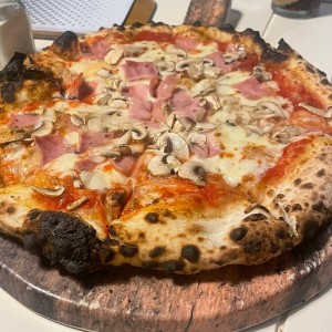 Piezas Tradicionales - Pizza Prosciutto Funghi