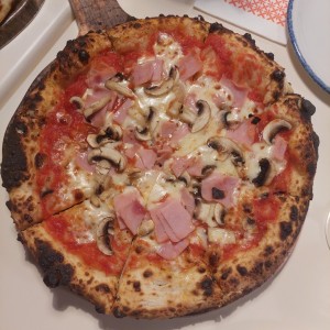 Piezas Tradicionales - Pizza Prosciutto Funghi