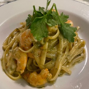 FETUCCINI AGLIO, OLIO E GAMBERETTI   