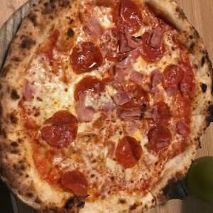 Piezas Tradicionales - Pizza American Pepperoni con prosciutto