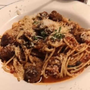 spaguetti con bolas de carne