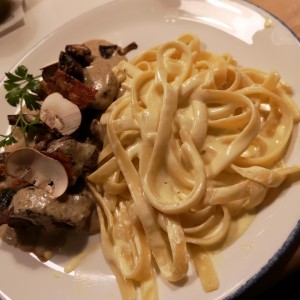 fielete mignon con Fettuccine en salsa blanca ?