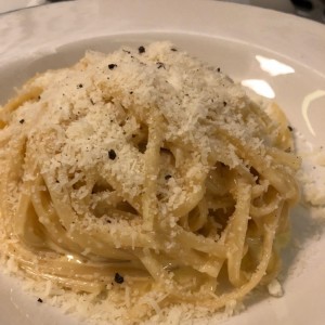 linguini cacio e pepe