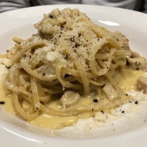 linguini cacio e pepe