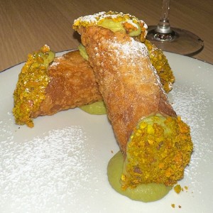 Canoli de pistacho