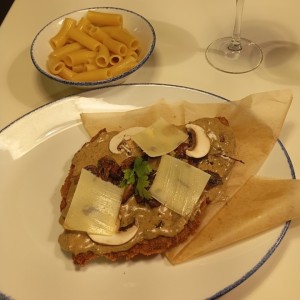  Milanesa de carne hongos silvestres cremosos