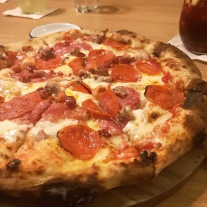 pizza carnivor