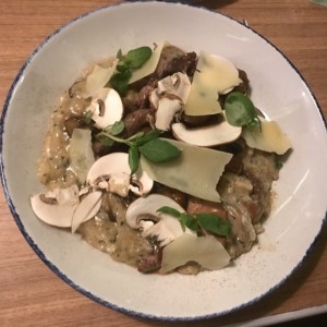 Risotto funghi con filete de res