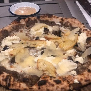 Pizza con Trufa y Hongos