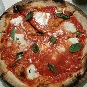 pizza margarita napolitana