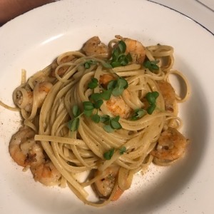 Spaguetti al oleo + Camarones