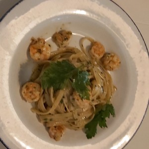 Linguini aglio e olio con camarones