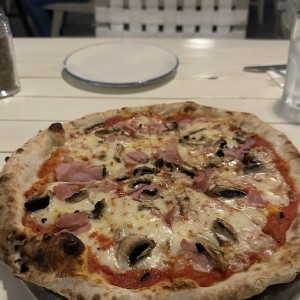 Piezas Tradicionales - Pizza Prosciutto Funghi