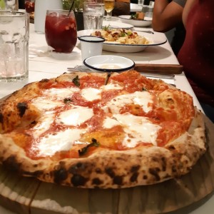 pizza margherita napoletana
