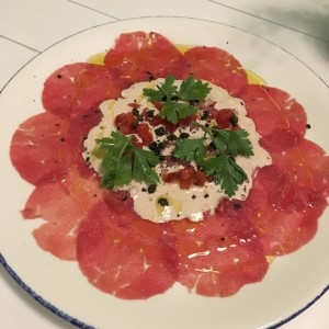 Carpaccio de manzo tonnato