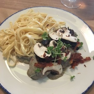 Cartoccio de filet con pasta a la crema de parmesano