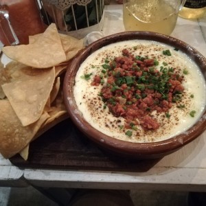 queso fundido de chorizo