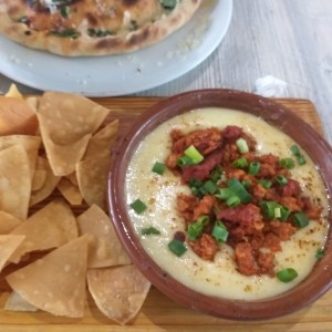 queso fundidoncon chorizo