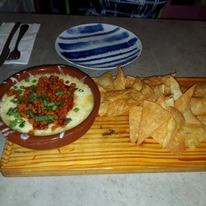 La Preferida! queso fundido con chorizo