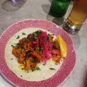 Taco cochinito pibil