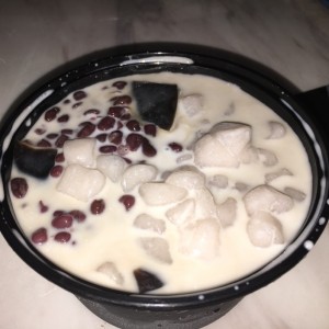gelatina con leche de coco, anko y mochi 