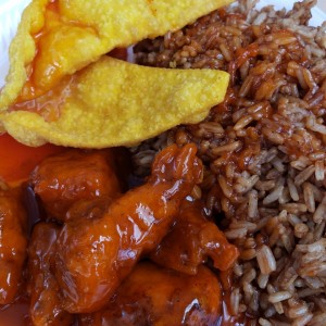 arroz chino con pollo y pollo en salsa de naranja con wanton