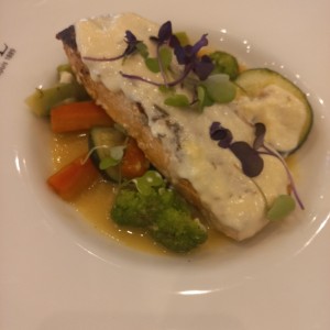 Salmon con vegetales 