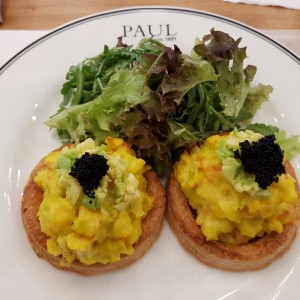 Vol-au-vents de langosta, aguacate y caviar 