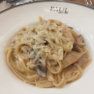 linguini con pollo y hongos