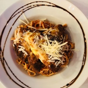 Milanesa Napolitana con Espagueti en salsa roja