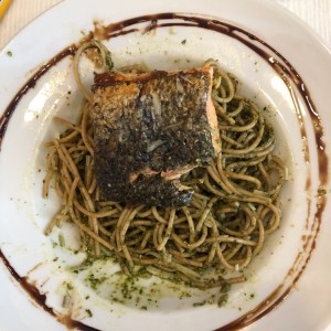 Lemon Salmon con spaguetti Integral al Pesto