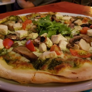 pizza de pollo al pesto