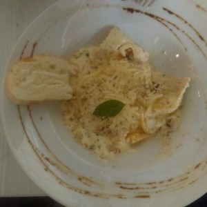 Raviolis de zapallo con queso y manzana
