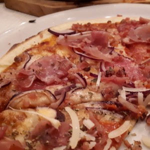 Pizza cuatro carnes (gluten free)