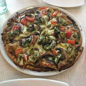 pizza de pollo y vegetales