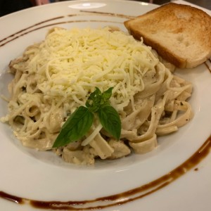 fetuccini carbonara con pollo