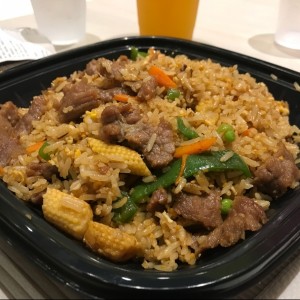Wok de arroz con salsa emperatriz y vegetales