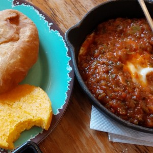 huesos rancheros con salsa criolla