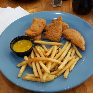 crispy tenders con papas fritas