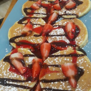 6 mini pancakes con fresa y chocolate